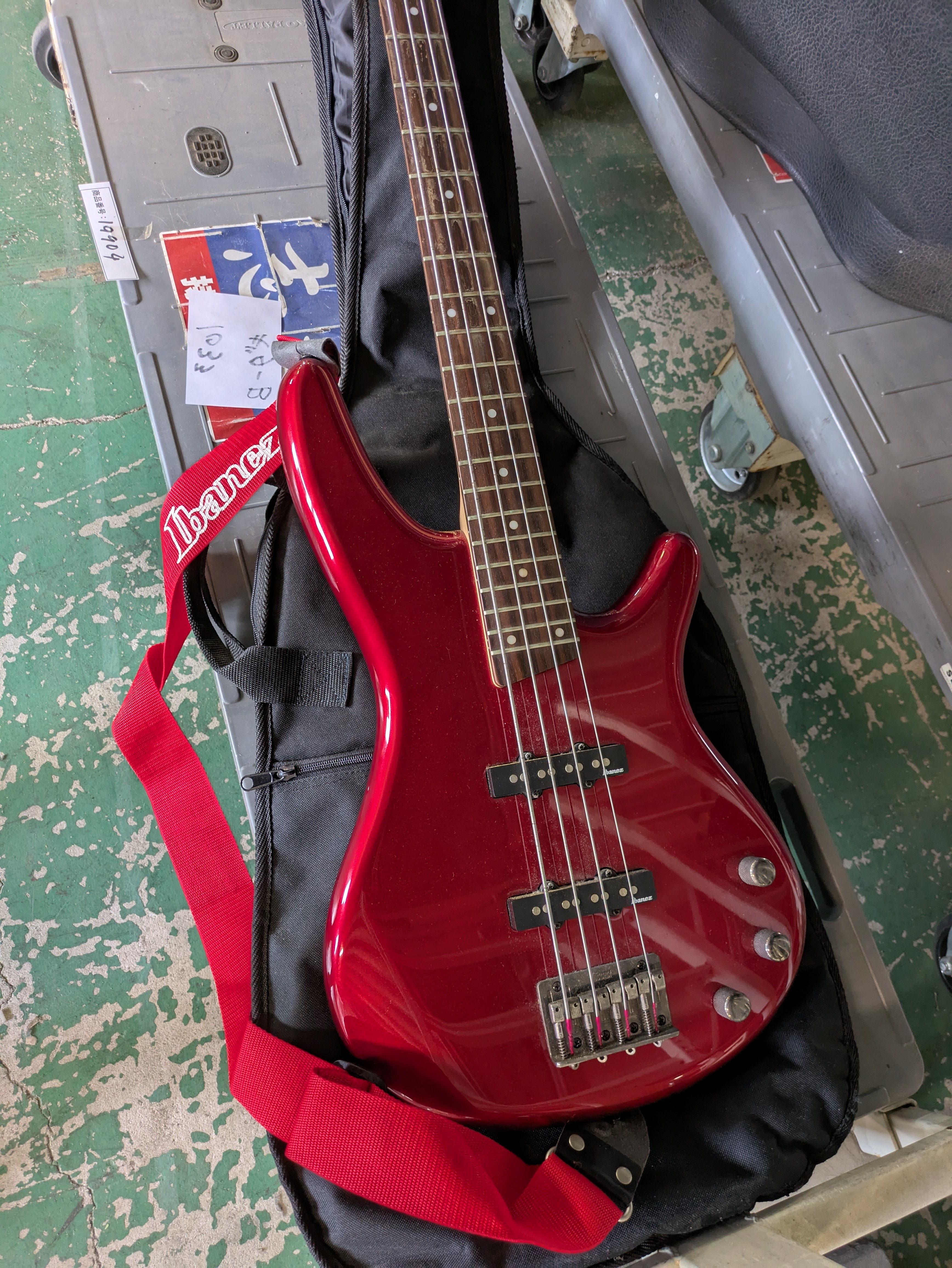 Ibanez アイバニーズ  エレキベース