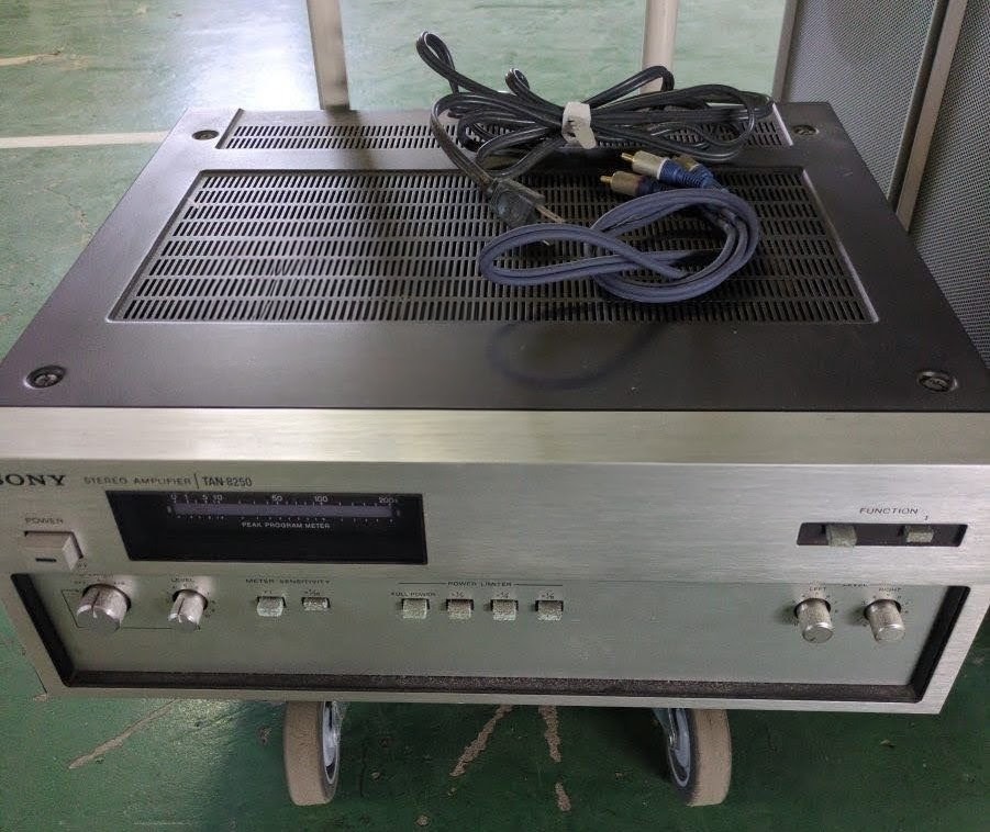 SONY　TAN8250アンプ